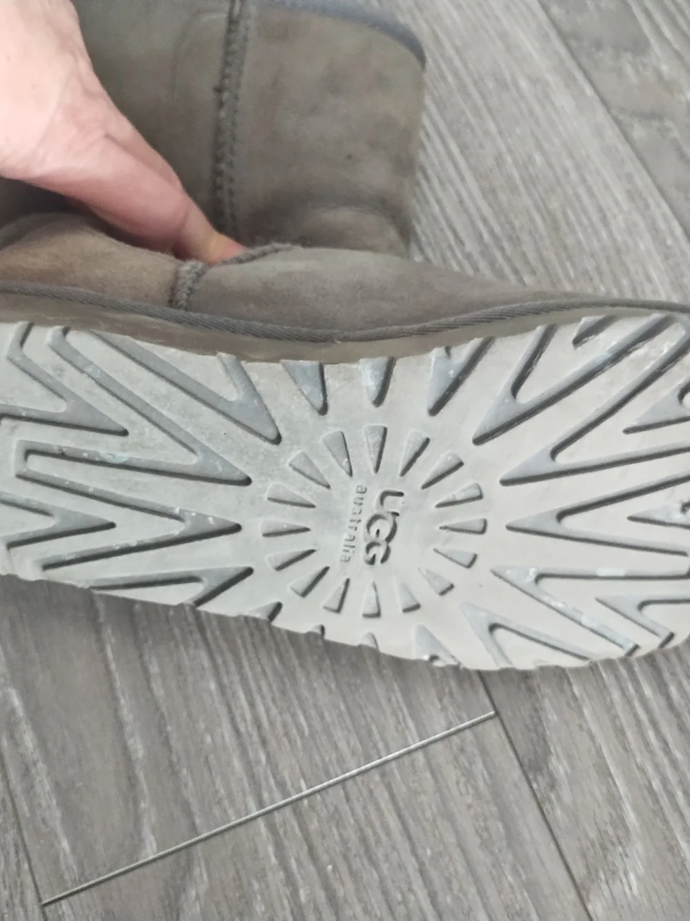 UGG Classic Short Shearling Boots in Gray Taupe Size 9